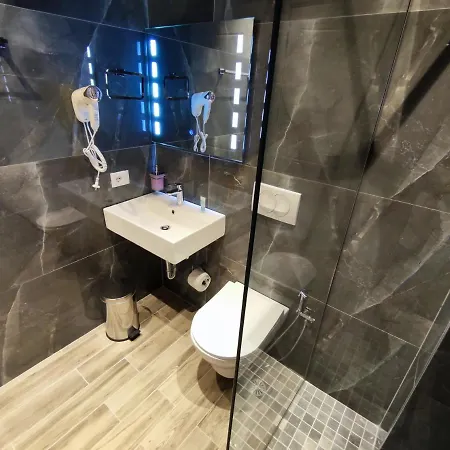 Primo Opus ゲストハウス 3*